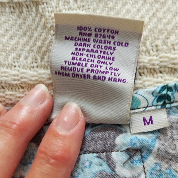 Scrubs. Scrub top. Size M - Picture 4 of 5